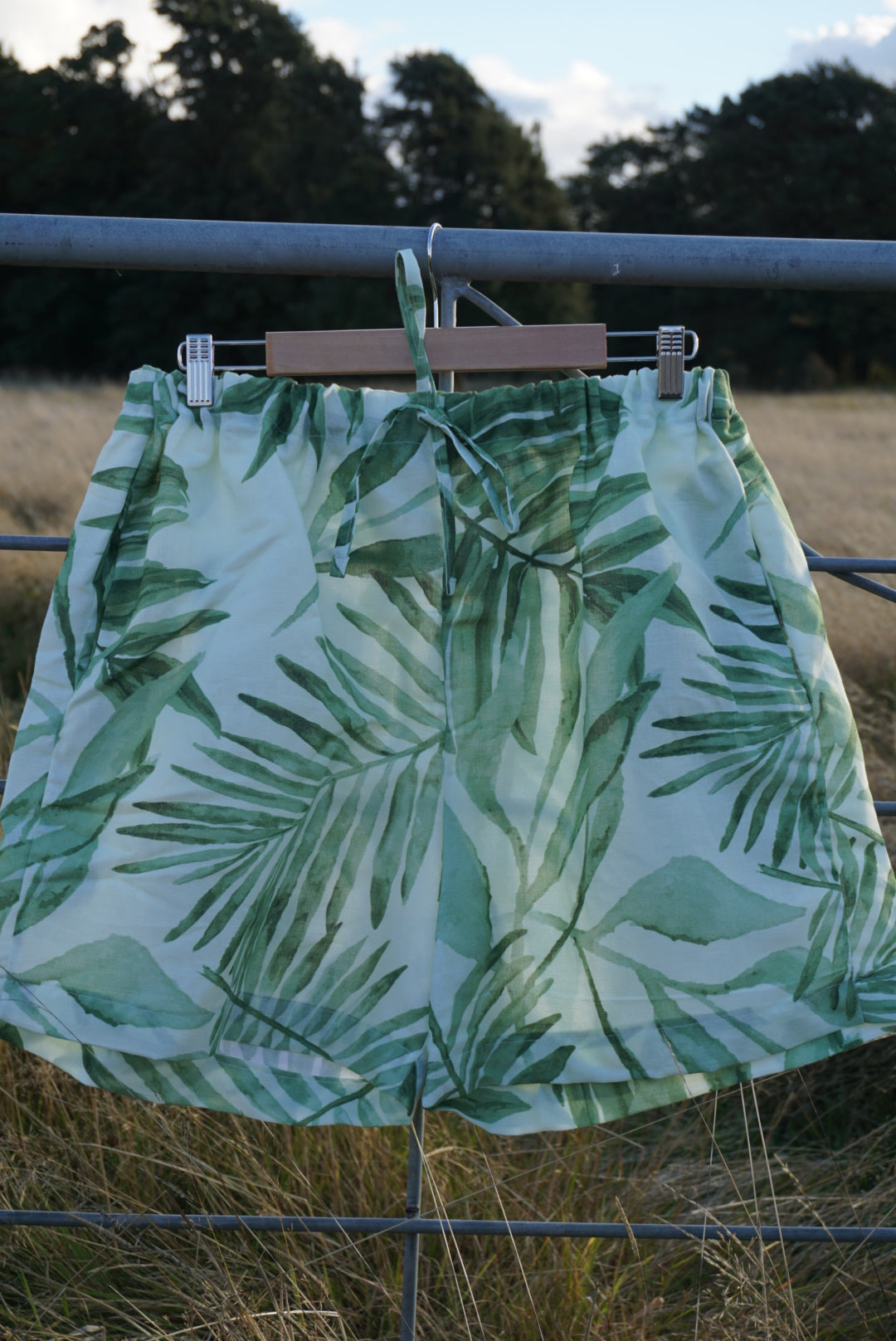 Watercolour Palm linen blend shorts